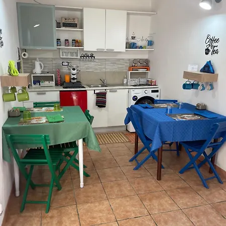 Is Tanas Panzió *